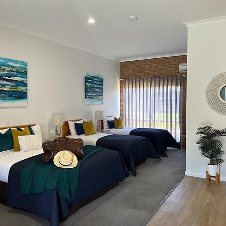 Coastal Waters Motor Inn レイクス・エントランス エクステリア 写真